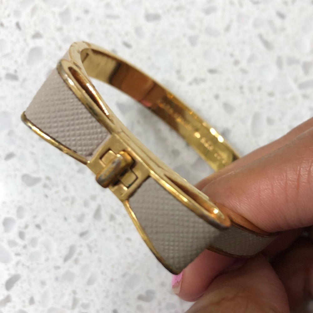 Bow bracelet